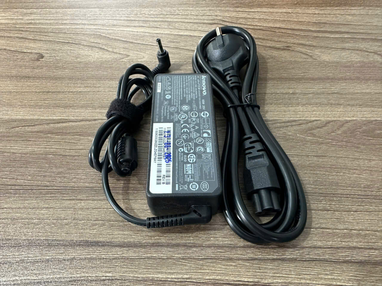 Sạc Laptop Lenovo 20V - 3.25A Ideapad - Đầu Tròn Nhỏ 4.0 * 1.7mm, Cục Sạc Chữ Nhật - 18 Sạc Laptop Lenovo 20V - 3.25A Ideapad - Đầu Tròn Nhỏ 4.0 * 1.7mm