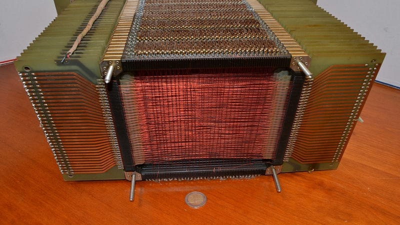 Bộ nhớ từ tính (Magnetic Core Memory)