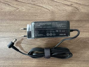 Sạc Laptop ASUS 65W - 3.42A - Chân Thường 5.5 x 2.5mm (Vuông Zin) 8 Sac Laptop ASUS 65W 3.42A Chan Thuong 5.5 x 2.5mm Vuong 2